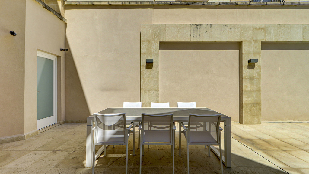 Ta' Xbiex Furnished Semi-detached Villa's Image 20