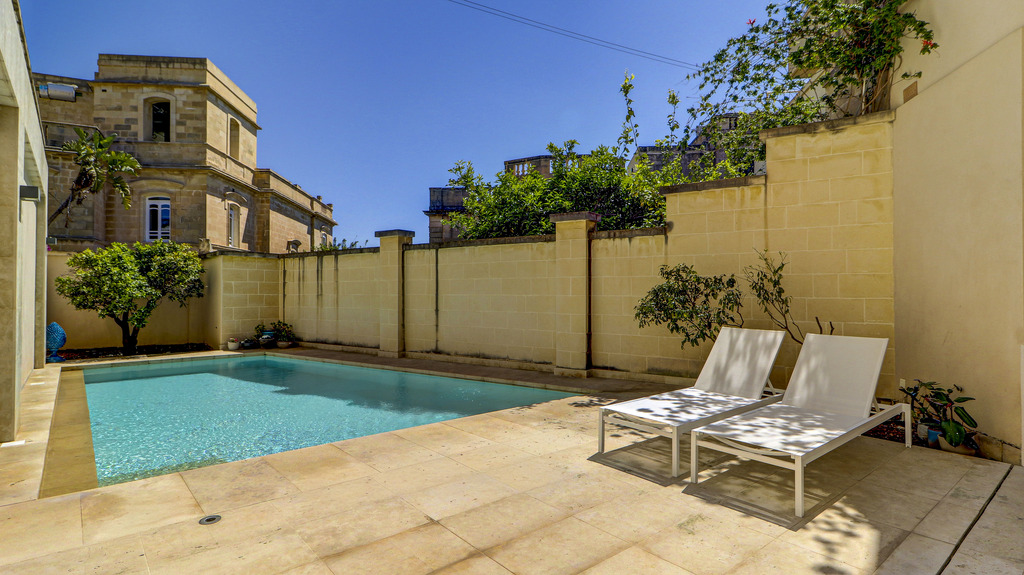 Ta' Xbiex Furnished Semi-detached Villa's Image 18