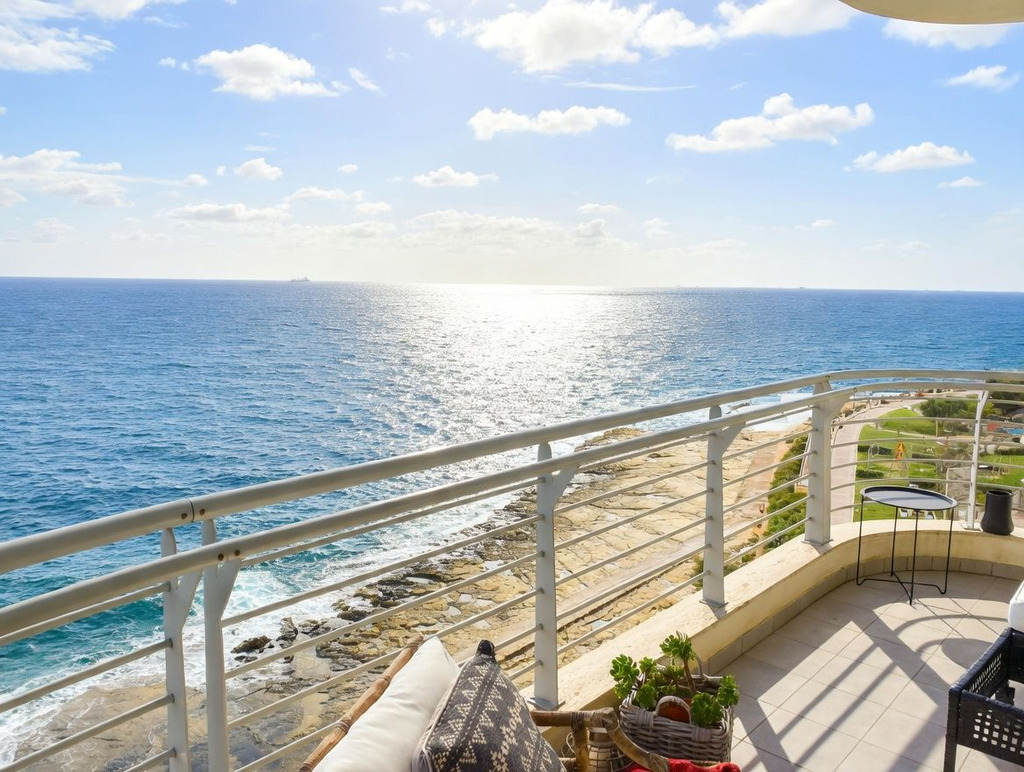 Property-with-sea-views-christies-malta