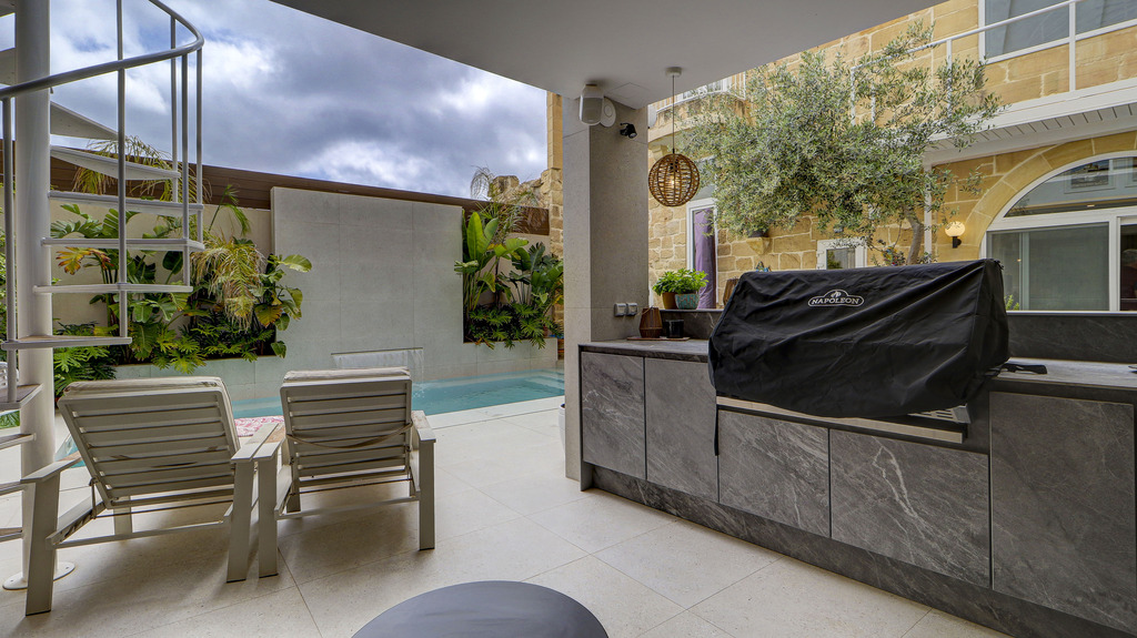 Qrendi Furnished House of Character's Image 13