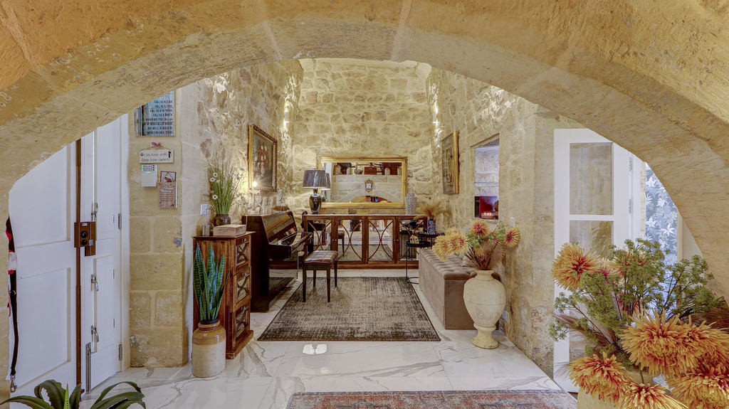 Qrendi Furnished House of Character's Image 24