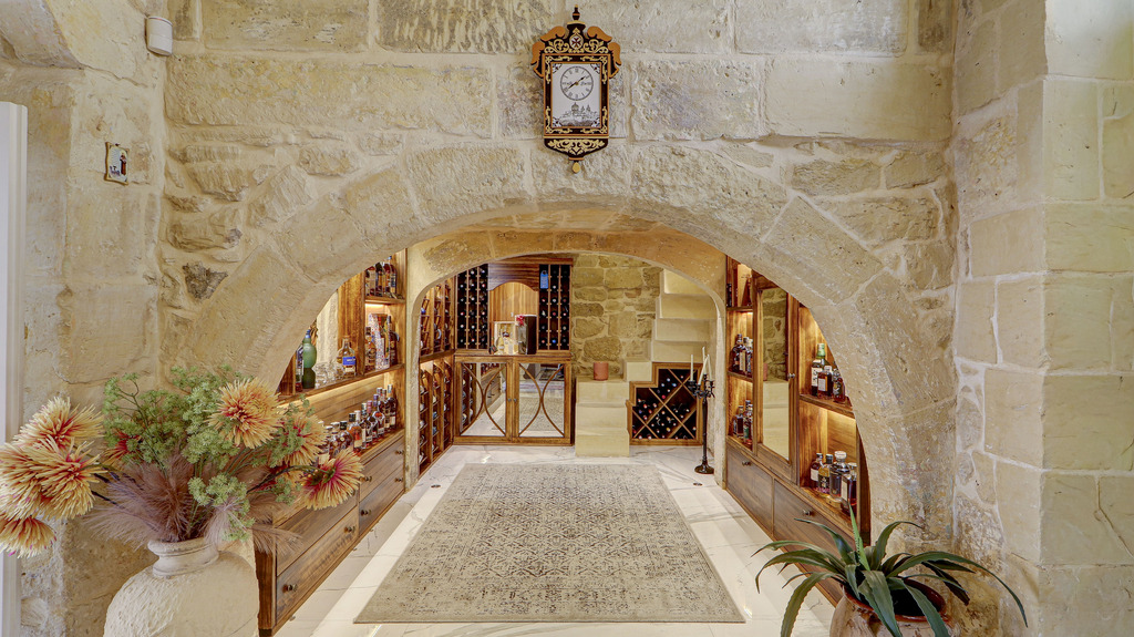 Qrendi Furnished House of Character's Image 25
