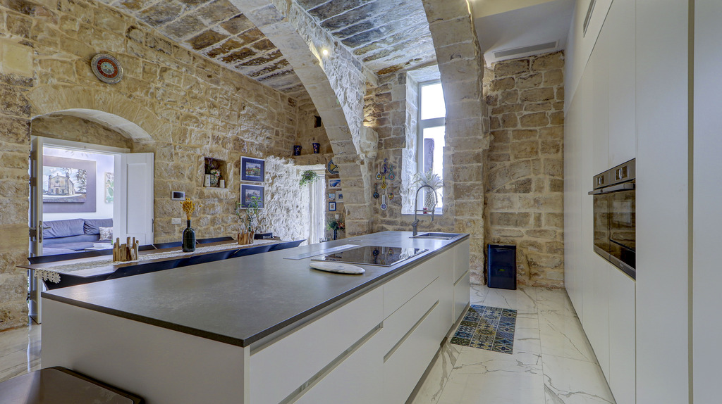Qrendi Furnished House of Character's Image 11