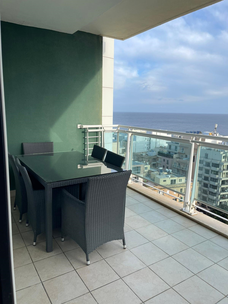 Fort-cambridge-property-with-pool-christies-malta