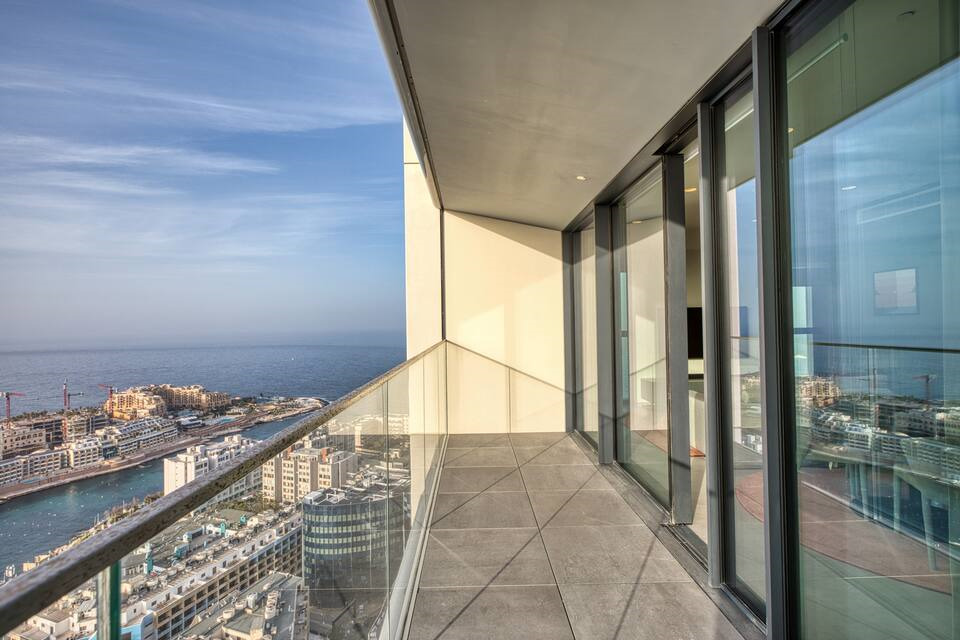 Mercury Towers Apartment's Image 9
