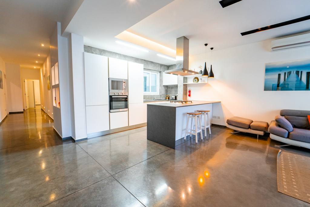 Ta' Xbiex Furnished Apartment's Image 3