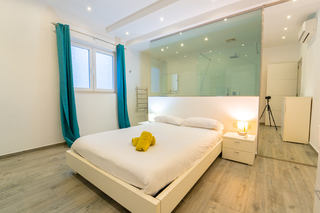 Ta' Xbiex Furnished Apartment's Image 13