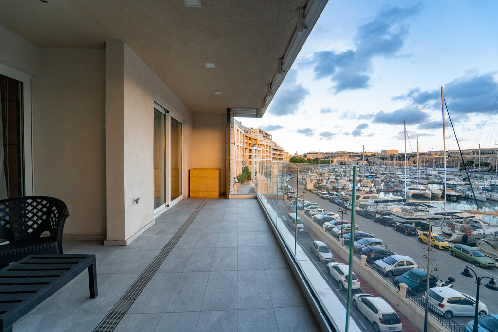 Ta' Xbiex Furnished Apartment's Image 21