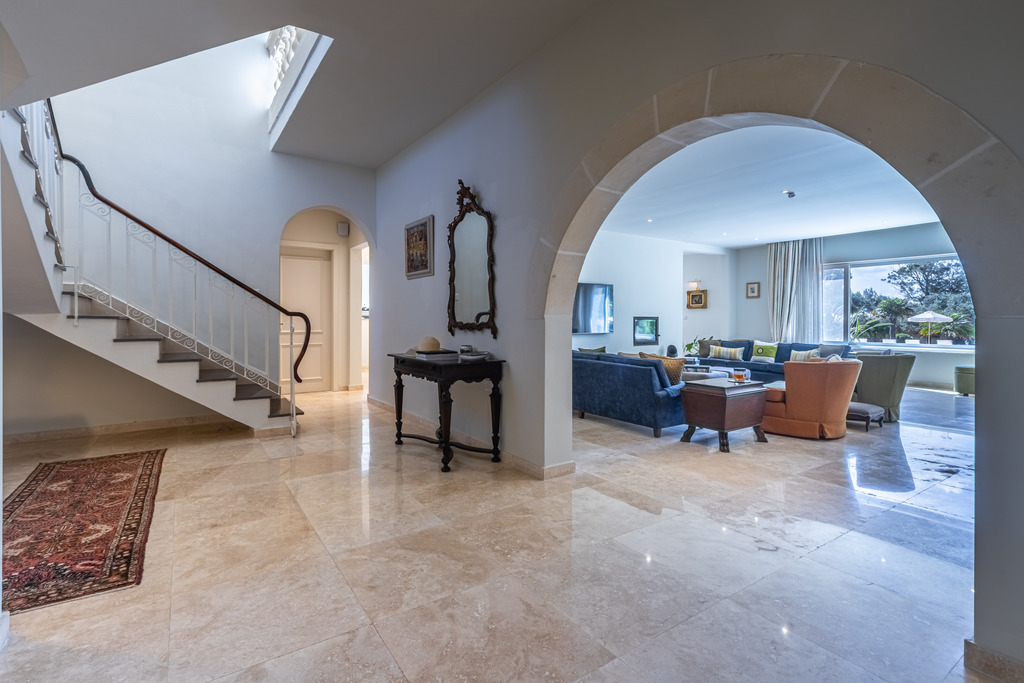 High-end-property-to-let-christies-malta