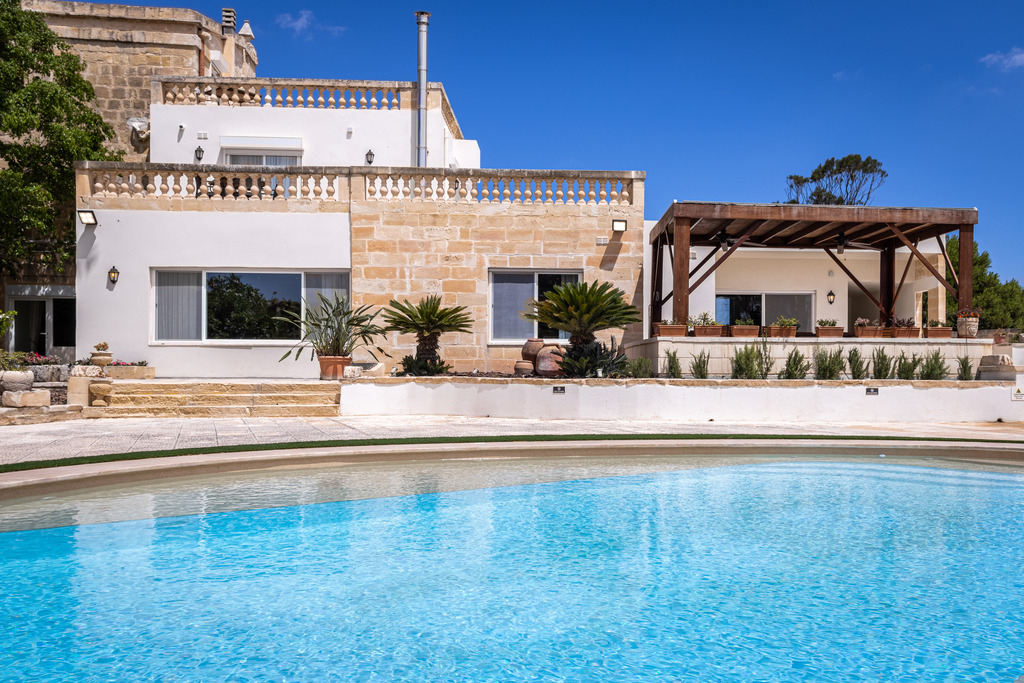Furnished-villa-to-let-christies-malta