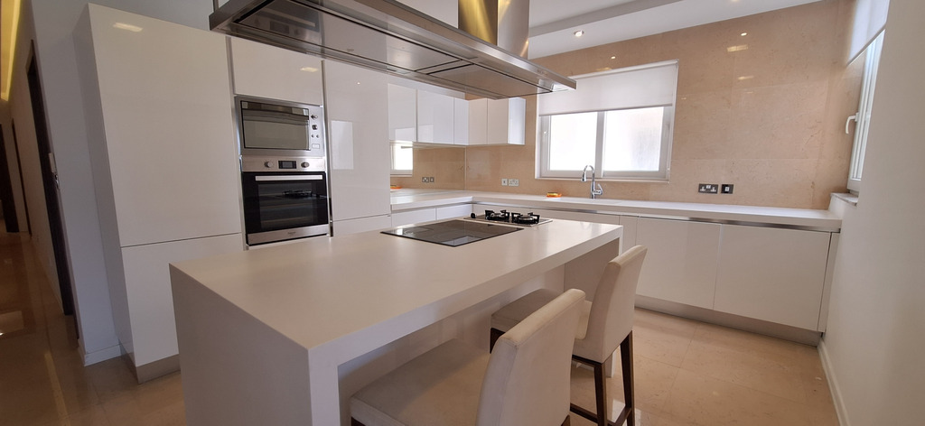 St Julians Seafront Apartment's Image 4