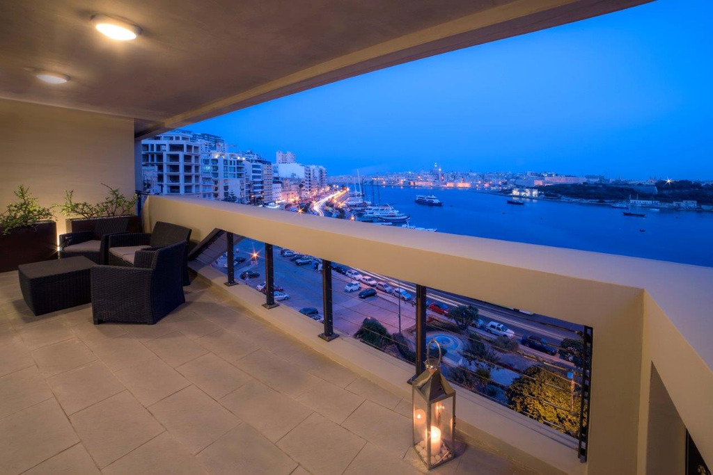 Sliema Seafront Apartment's Image 8