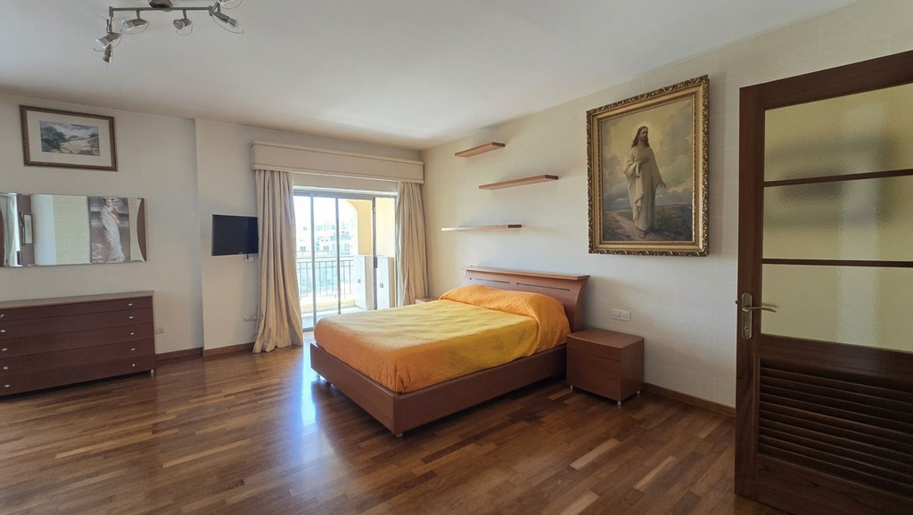 Portomaso  Apartment's Image 5
