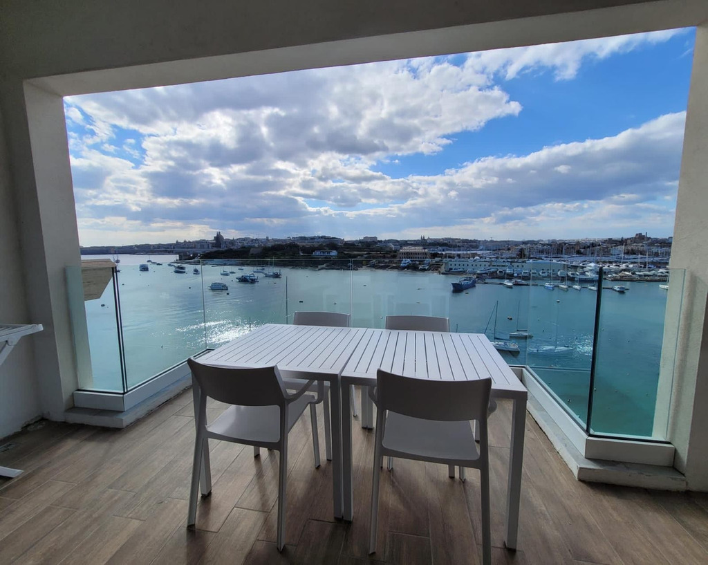 Sliema Seafront Apartment's Image 2